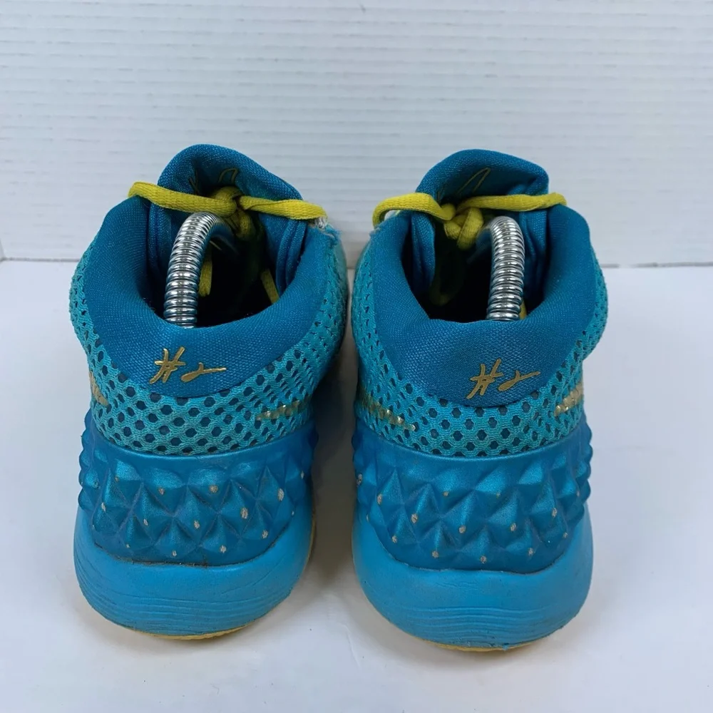 Nike Youth Kyrie 1 Australia Basketball Shoes Size 7Y Blue 717219-494 (S385)